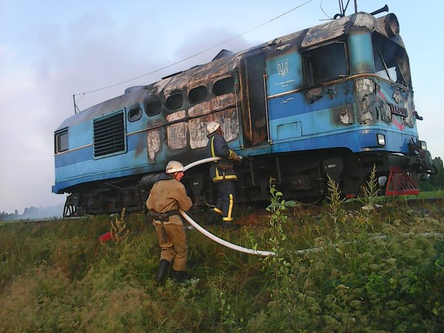 <p>У Вінницькій області згорів локомотив. Фото: ДСНС</p>