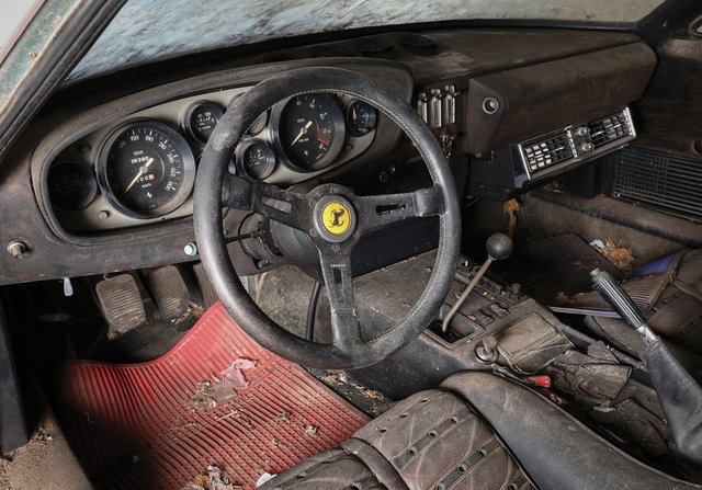 Ferrari 365 GTB/4 Daytona Berlinetta Alloy by Scaglietti больше сорока лет простояла заброшенной в гараже