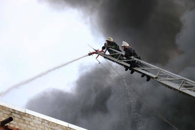 В Харькове произошел крупный пожар. Фото: пресс-служба ГСЧС