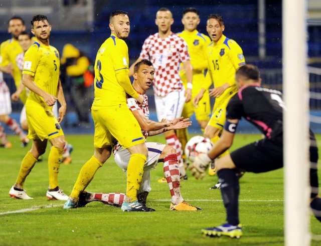 Матч Хорватия – Косово был остановлен в середине первого тайма. Фото AFP