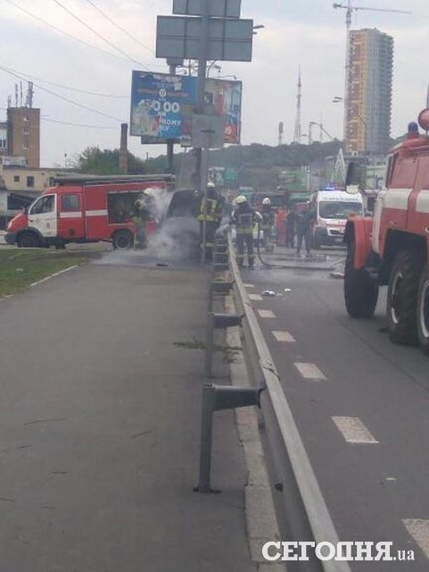 <p>Страшна аварія сталася на Саперно-Слобідській. Фото: Кирило</p>
