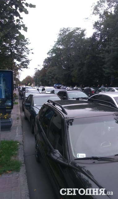 В центре Киева – транспортный коллапс. Фото: Влад Антонов