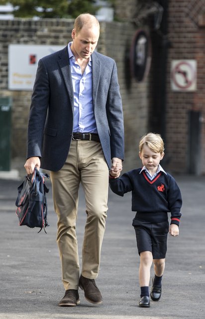 Британский принц Джордж пошел в школу, фото AFP