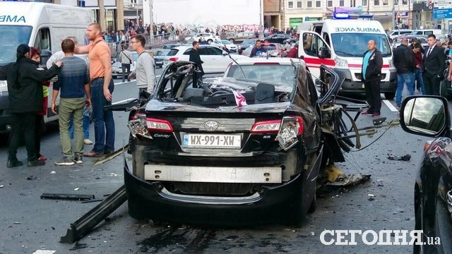 <p>У Києві вибухнуло авто</p>