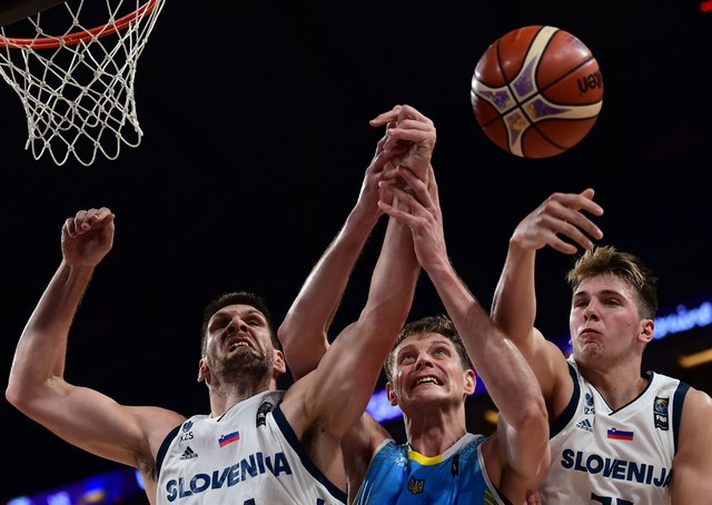 Украина проиграла Словении в 1/8 финала. Фото AFP