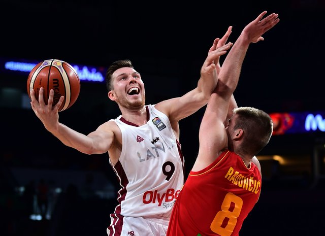 В 1/8 финала сборная Латвии обыграла команду Черногории. Фото AFP