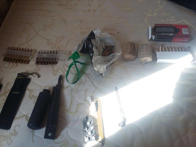 У задержанных изъяли оружие, гранаты, боеприпасы, фото С. Князев/Facebook