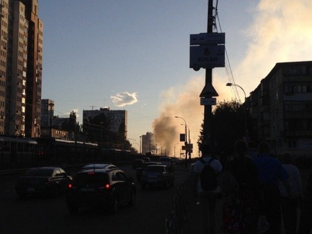 <p>У Києві сталася масштабна пожежа. Фото: Л. Андрощук</p>