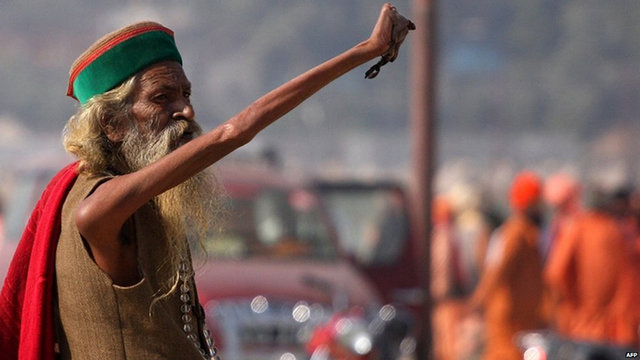 Амар Бхарати держит руку поднятой вот уже 43 года. Фото: AFP, СМИ