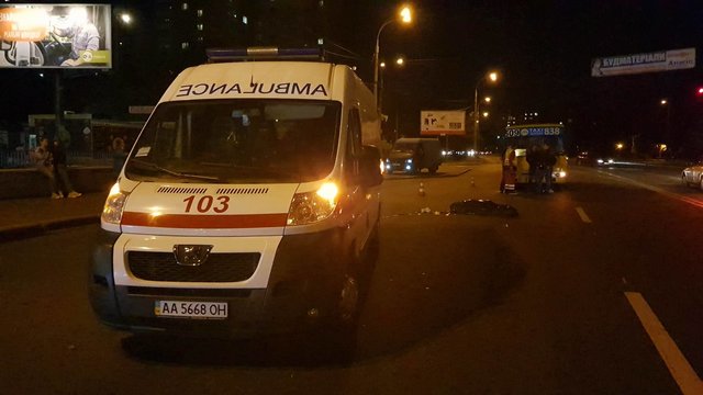 В Киеве пешеход-нарушитель погиб под колесами маршрутки | Фото: Влад Антонов