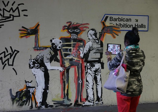 <p>Бенксі розбурхав Лондон двома новими графіті, фото AFP</p>