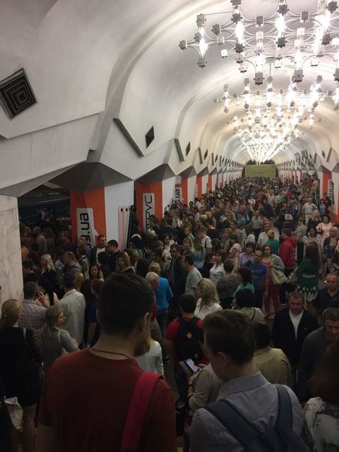 В метро возникла давка. Фото: соцсети
