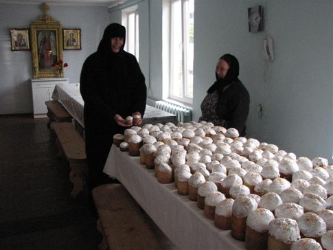В монастыре. Монахини напекли пять тысяч пасок, фото Н. Маркевич