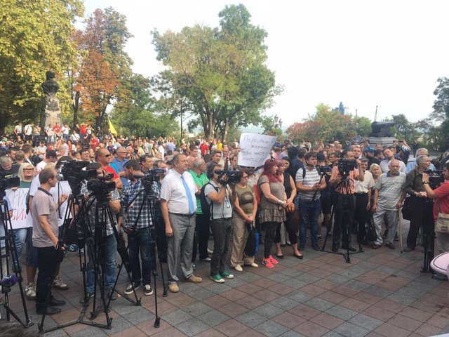 Митинг перед сессией Одесского горсовета. Фото: соцсети / Сергей Стерненко