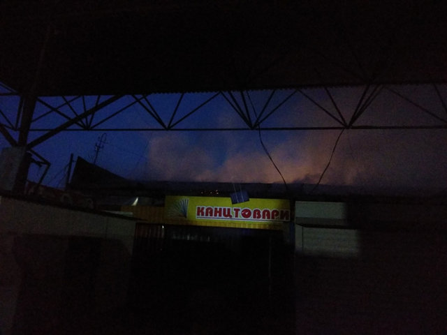 <p>У Полтаві потужна пожежа охопила центральний ринок, фото Depo.Полтава.</p>