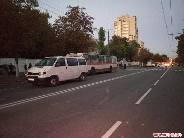 <p>Водій мікроавтобуса збив підлітків, фото zhzh.info</p>