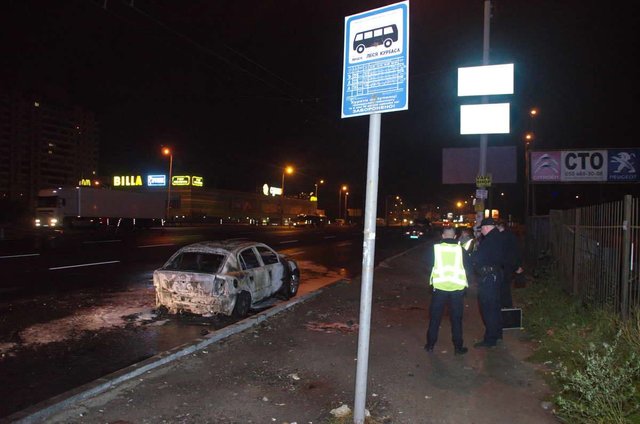 Сгоревшее авто. Фото: kiev.informator.ua