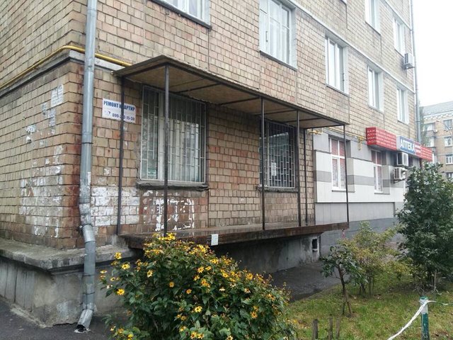 <p>Балкон знесли. Фото: facebook.com/andreev.solomianka</p>
