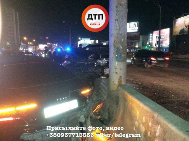 На месте аварии. Фото: facebook.com/dtp.kiev.ua