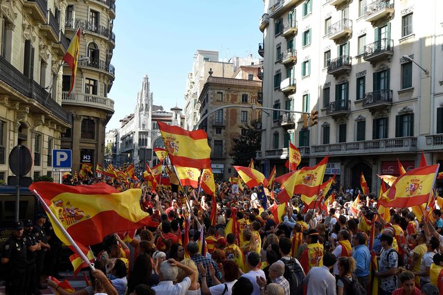 В Барселоне митингуют за единство Испании и против отделения Каталонии, фото AFP
