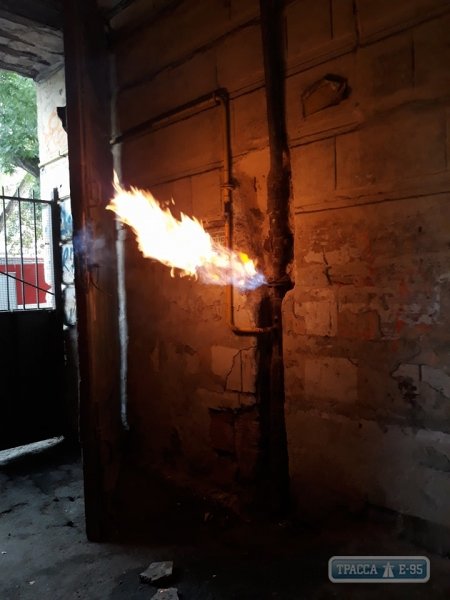 Газовая труба горела, как факел. Фото: trassae95.com