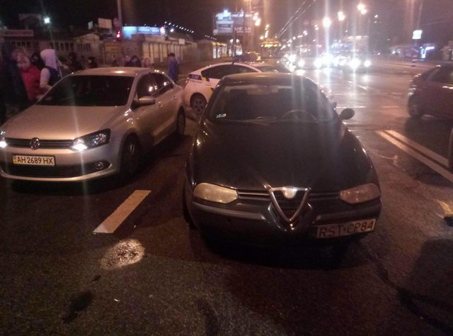 В Киеве пьяный водитель устроил масштабное ДТП, фото Александра