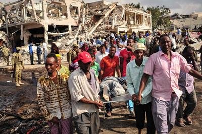 Последствия двойного теракта в Могадишо. Фото: AFP
