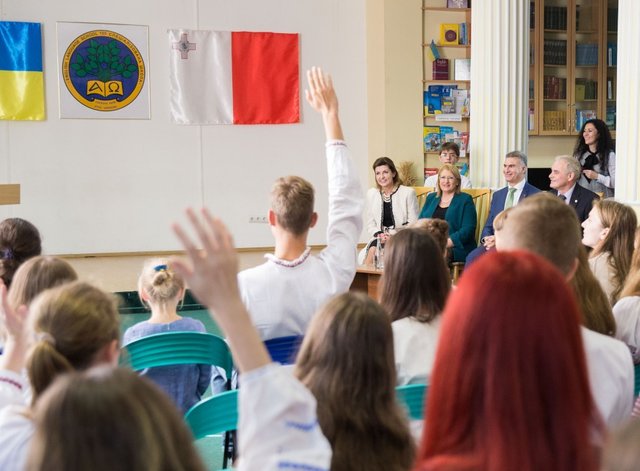 Марина Порошенко и Мари-Луиз Колейро Прека побывали в киевской школе №155. Фото: president.gov.ua