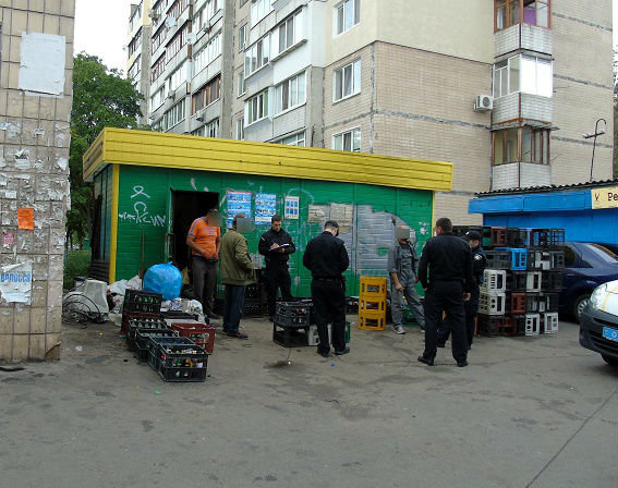 Мужчина сдал решетки на металлолом. Фото: kyiv.npu.gov.ua