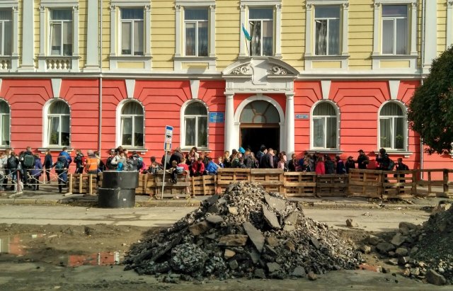 Детей оперативно эвакуировали. Фото: uzhgorod.in, mukachevo.net