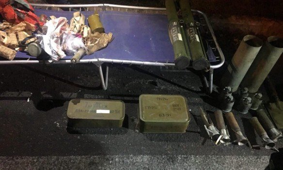 <p>У Києві поліція знайшла у чоловіка 46 гранат. Фото: Прокуратура Києва</p>
