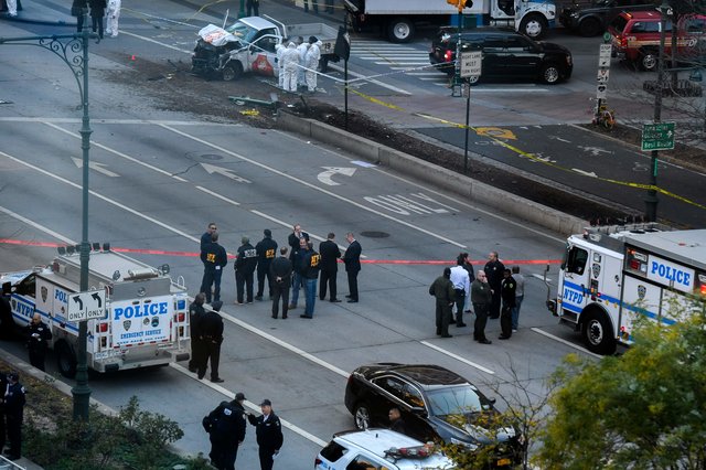 Наезд на людей на Манхэттене: восемь погибших, фото AFP