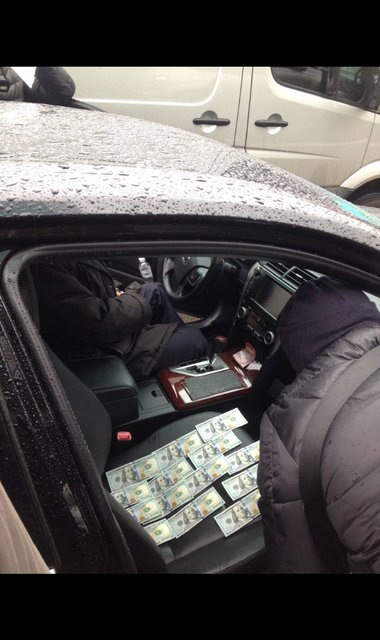 <p>Чиновника затримали "на гарячому". Фото: kyiv.gp.gov.ua</p>