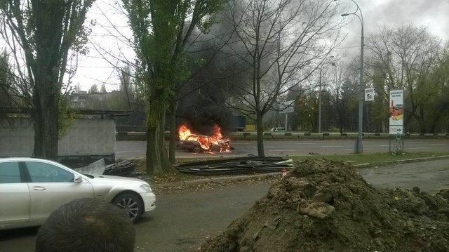 <p>У Києві посеред дороги спалахнуло авто</p> | Фото: Влад Антонов