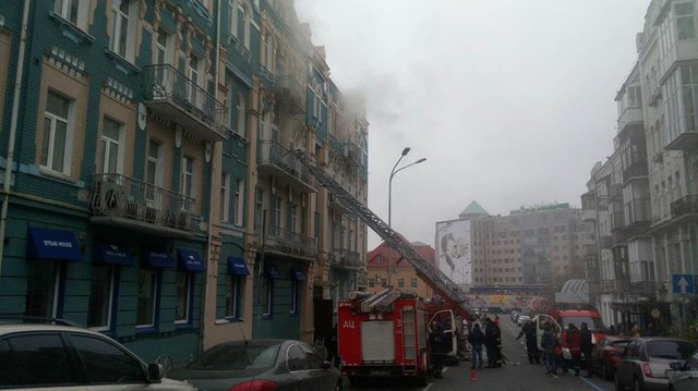 Пожар на Жилянской. Фото: facebook.com/DSNSKyiv