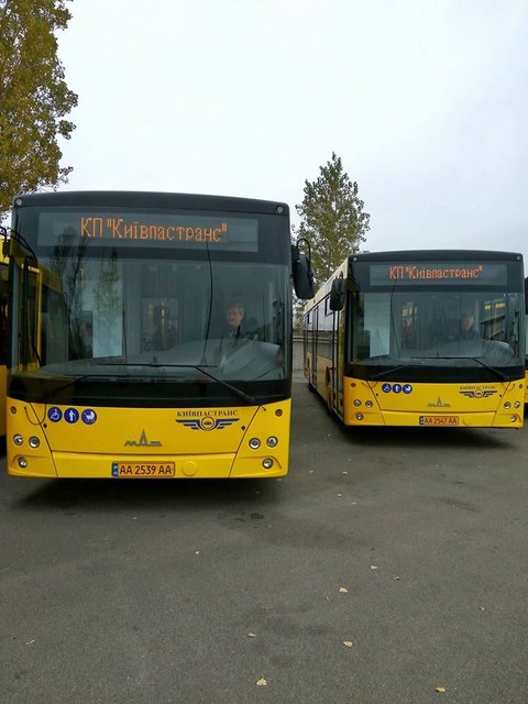 <p>Нові автобуси. Фото: facebook.com/merkieva, Dmitriy Levchenko</p>