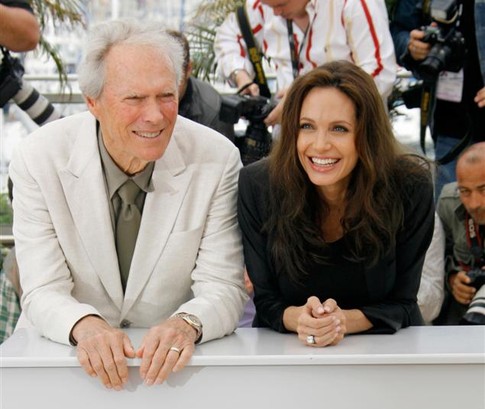 Иствуд и Джоли в  фильме "Подменыш" нашли общий язык. Фото АР