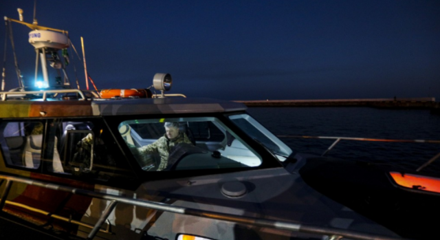 <p>Порошенко випробував катер УМС-1000 у відкритому морі, фото president.gov.ua</p>