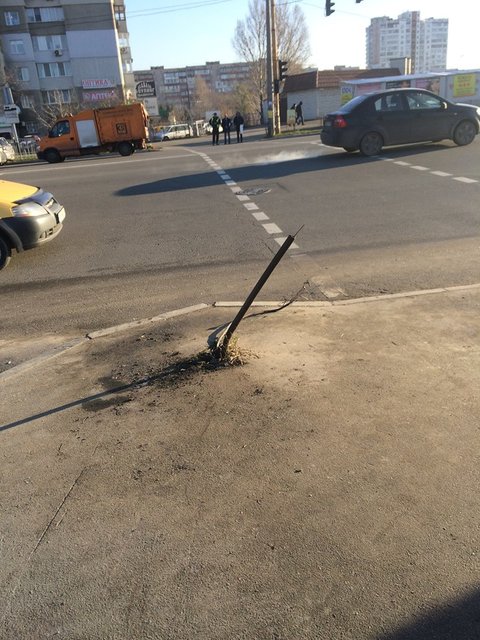 Сбитый светофор. Фото: facebook.com/kyivroadservice