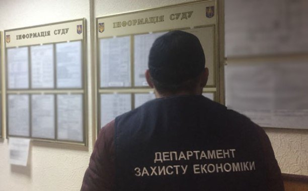 Работник суда оказался взяточником. Фото: npu.gov.ua