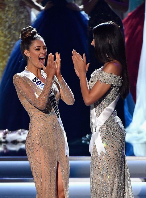 Тот самый момент: Деми-Ли Нель-Питерс узнала, что победила в конкурсе Мисс Вселенная 2017. Фото AFP