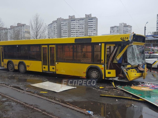 <p>Аварія на Троєщині. Фото: espreso.tv</p>