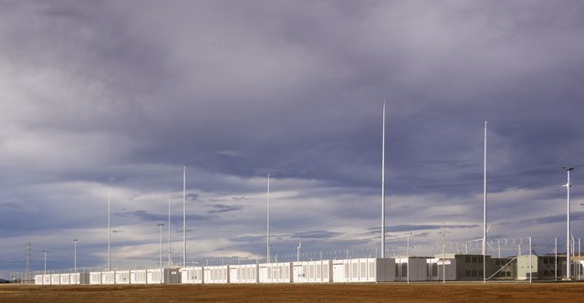 <p>Найбільша батарея в світі. Фото: AFP</p>