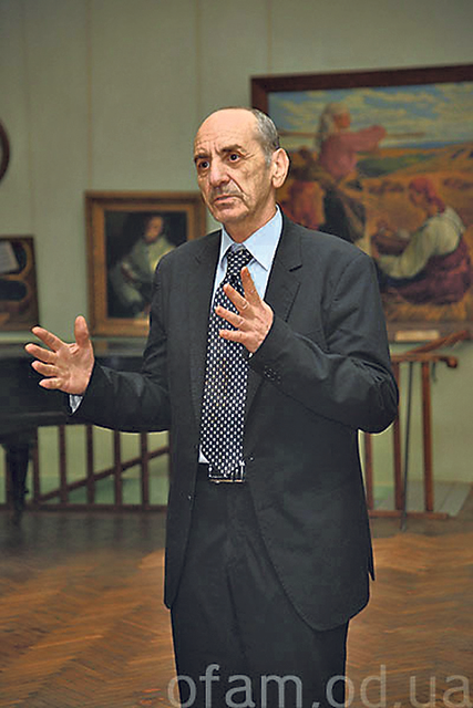 Виталий Абрамов. Посвятил работе в музее 47 лет. Фото: officiel-online.com