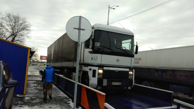 <p>Вантажівки будуть зважувати. Фото: kyivcity.gov.ua</p>