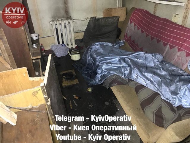 Мужчина развел костер в комнате. Фото: facebook.com/KyivOperativ
