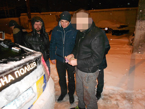 34-летнего киевлянина подозревают в разбое и похищении иностранца. Фото: kyiv.npu.gov.ua