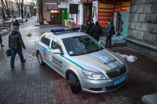 Из магазина вынесли шубы. Фото: kiev.informator.ua
