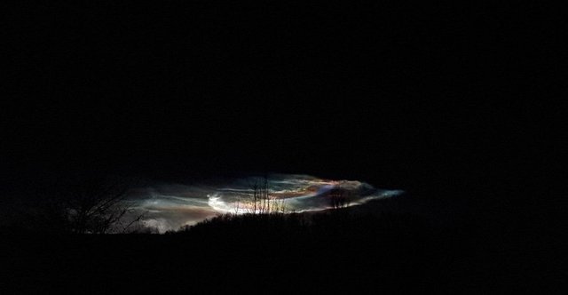 <p>На Донбасі побачили дивне сяйво в небі. Фото: facebook</p>