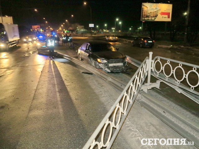 Авария на Броварском проспекте. Фото: А. Ракитин